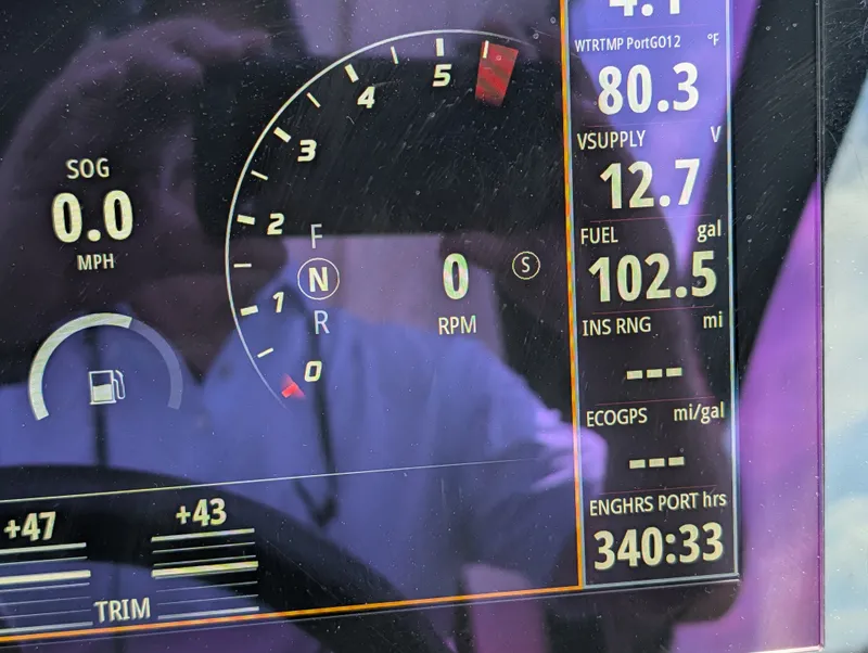 Slide: The Image of Sea Ray 320 SUNDANCER 2019 - 23