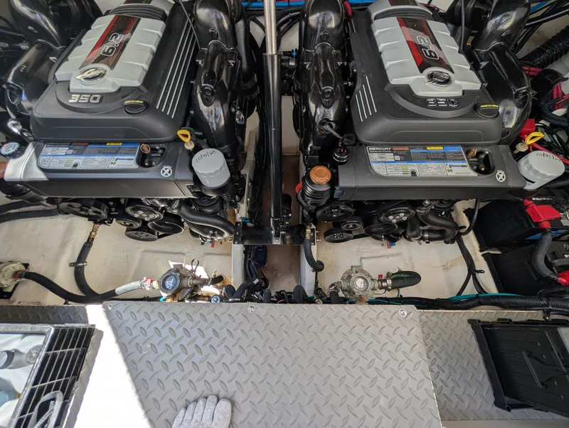 Slide: The Image of Sea Ray 320 SUNDANCER 2019 - 26