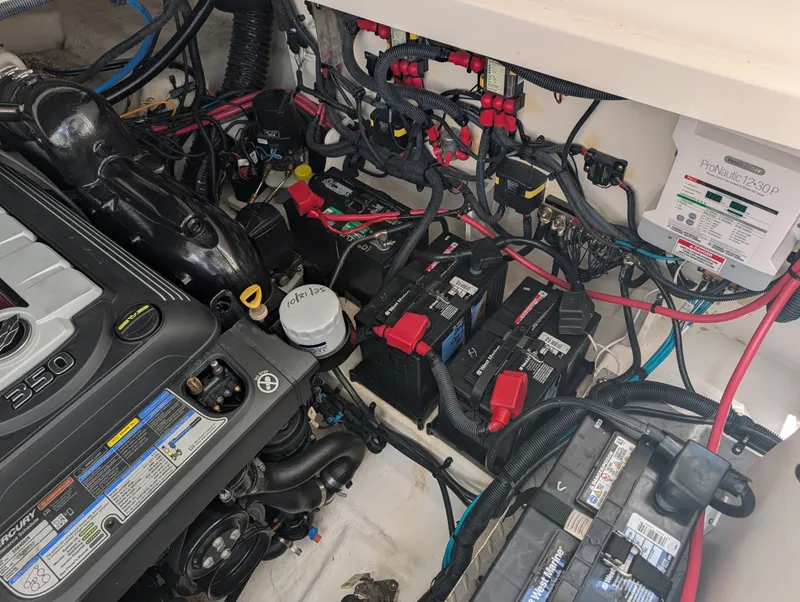 Slide: The Image of Sea Ray 320 SUNDANCER 2019 - 28