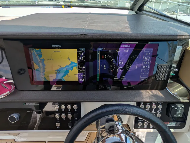 Slide: The Image of Sea Ray 320 SUNDANCER 2019 - 31