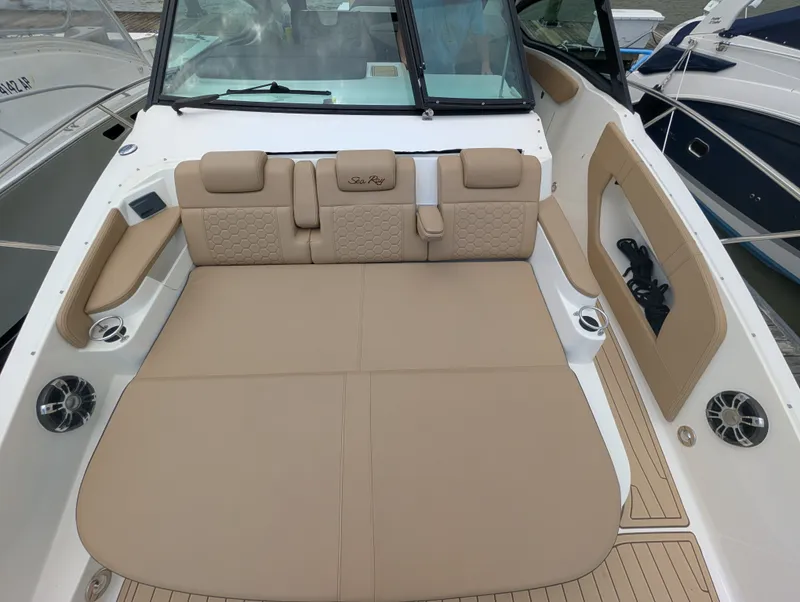 Slide: The Image of Sea Ray 320 SUNDANCER 2019 - 34