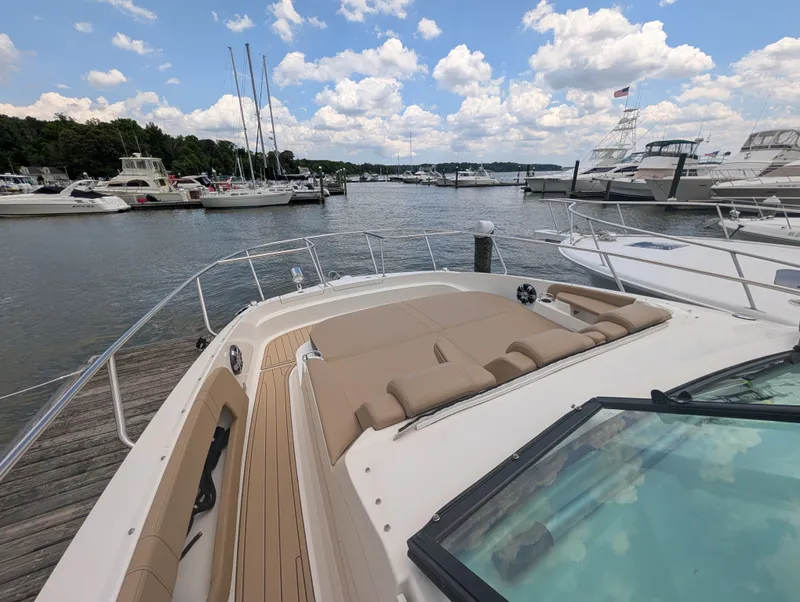 Slide: The Image of Sea Ray 320 SUNDANCER 2019 - 36