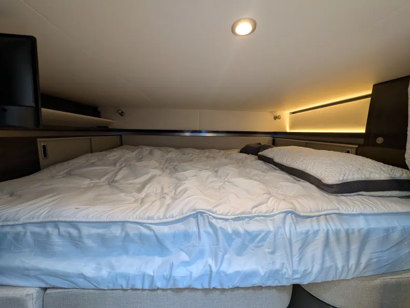 Slide: The Image of Sea Ray 320 SUNDANCER 2019 - 40