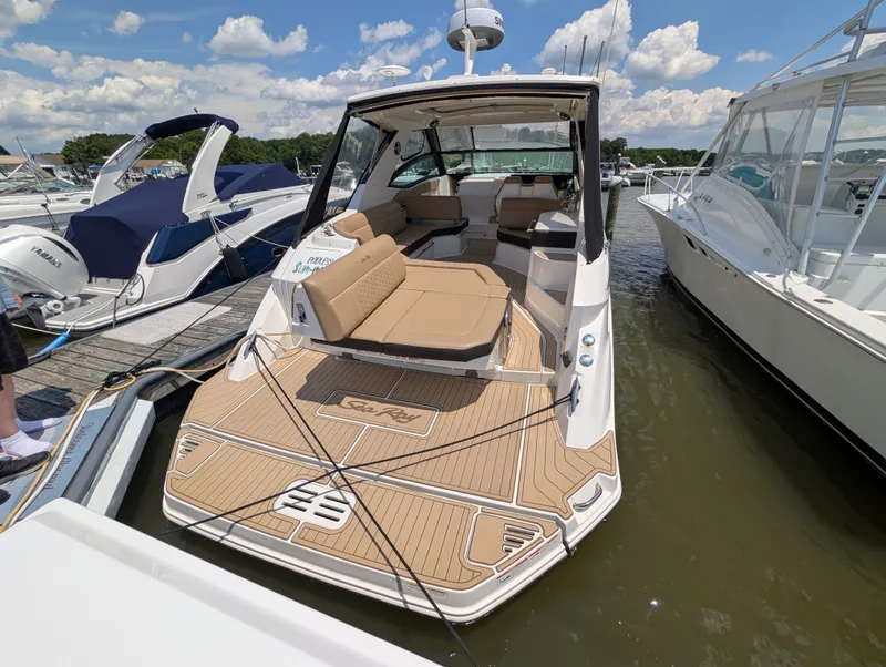 Slide: The Image of Sea Ray 320 SUNDANCER 2019 - 9