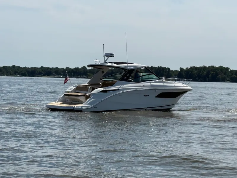 Slide: The Image of Sea Ray 320 SUNDANCER 2019 - 3