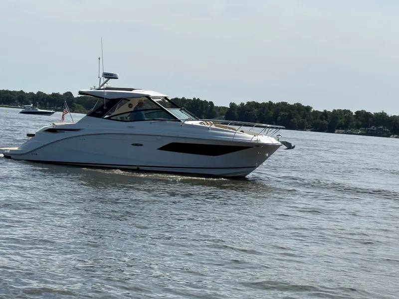 Slide: The Image of Sea Ray 320 SUNDANCER 2019 - 1