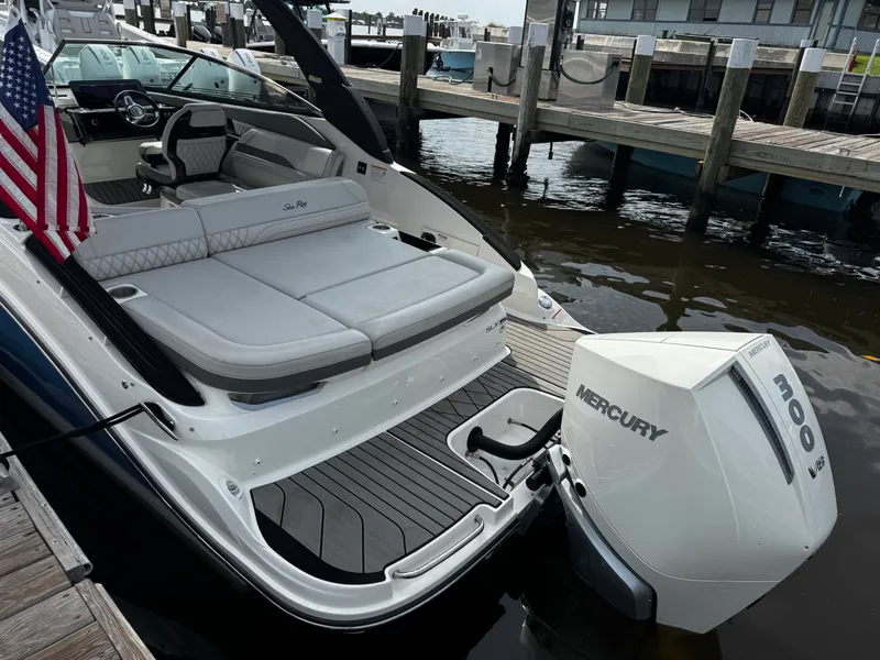 Slide: The Image of Sea Ray 260 SLX OB 2025 - 11