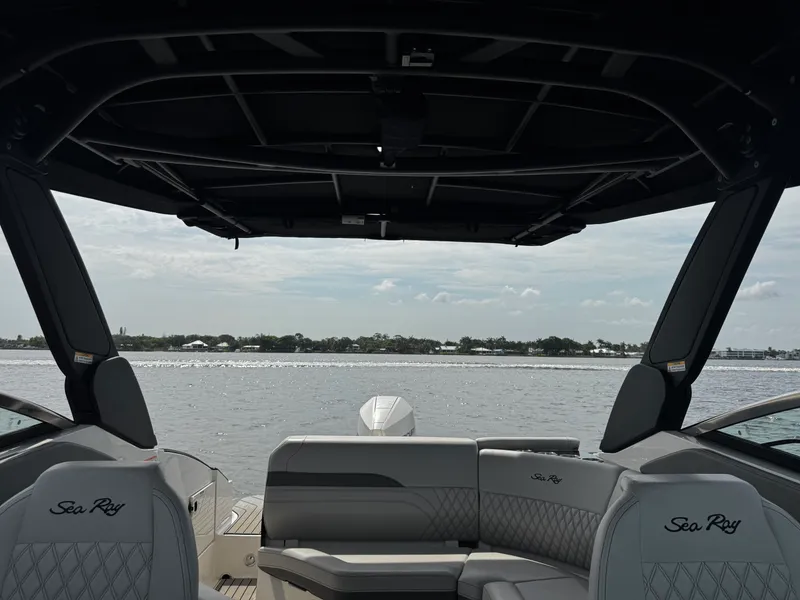 Slide: The Image of Sea Ray 260 SLX OB 2025 - 19