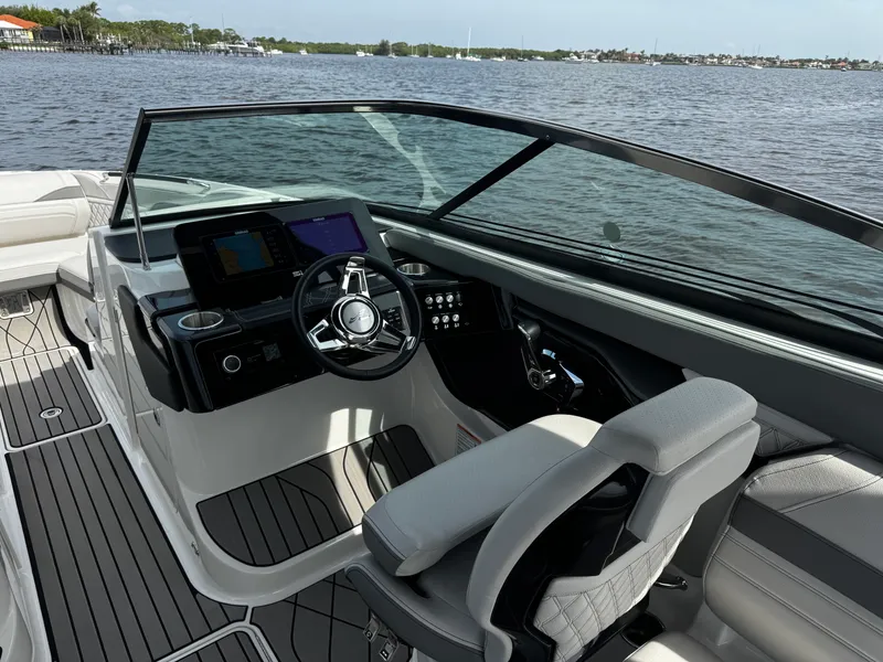 Slide: The Image of Sea Ray 260 SLX OB 2025 - 22