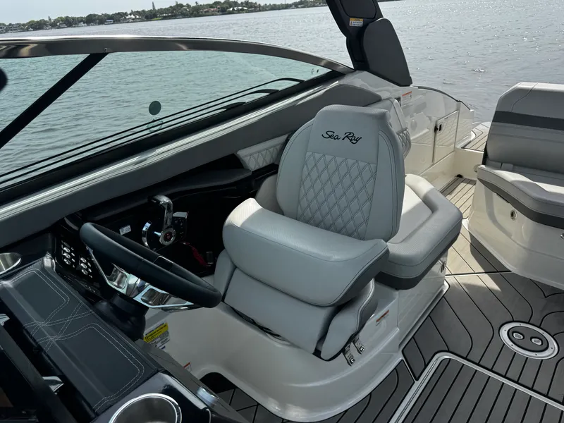 Slide: The Image of Sea Ray 260 SLX OB 2025 - 25