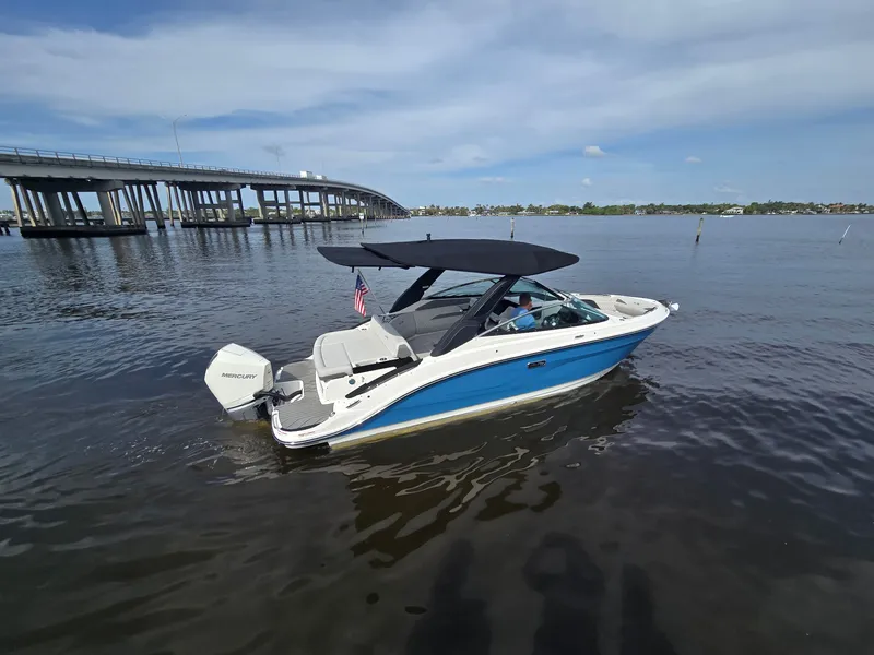 Slide: The Image of Sea Ray 260 SLX OB 2025 - 3
