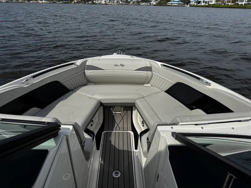 Slide: The Image of Sea Ray 260 SLX OB 2025 - 34