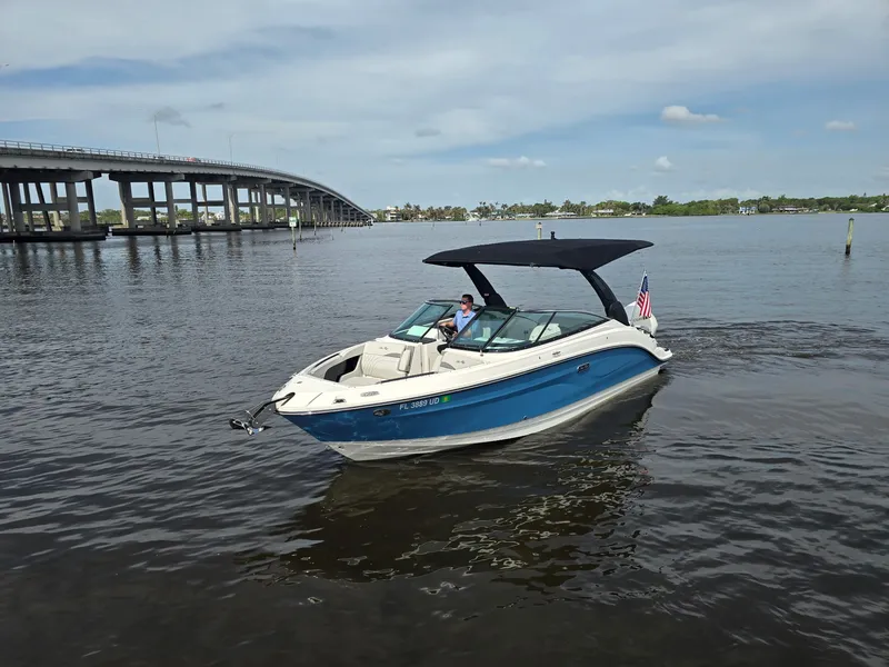 Slide: The Image of Sea Ray 260 SLX OB 2025 - 8