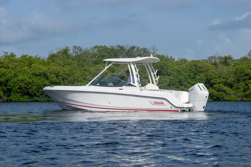Slide: The Image of Boston Whaler 240 Vantage 2026 - 1