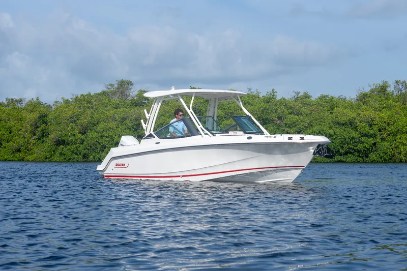 Slide: The Image of Boston Whaler 240 Vantage 2026 - 23