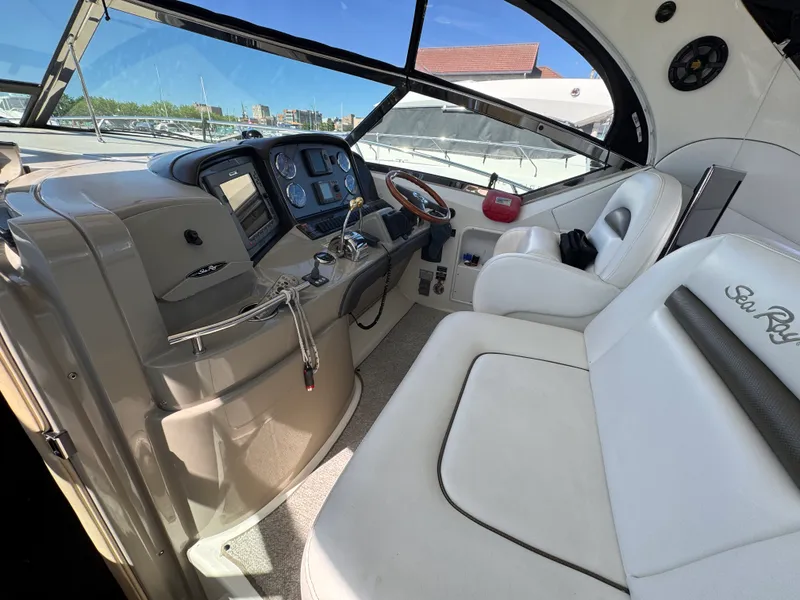 Slide: The Image of Sea Ray 38 Sundancer 2007 - 10