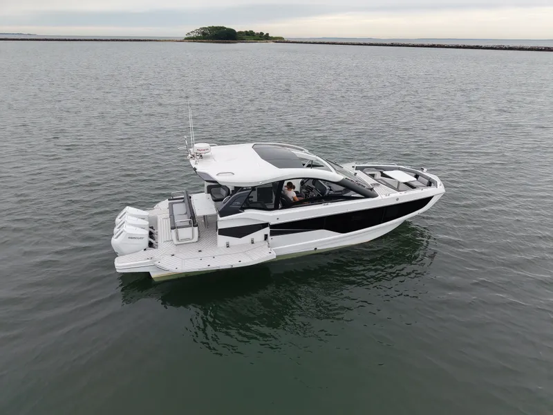 Slide: The Image of Galeon 375 GTO 2025 - 46