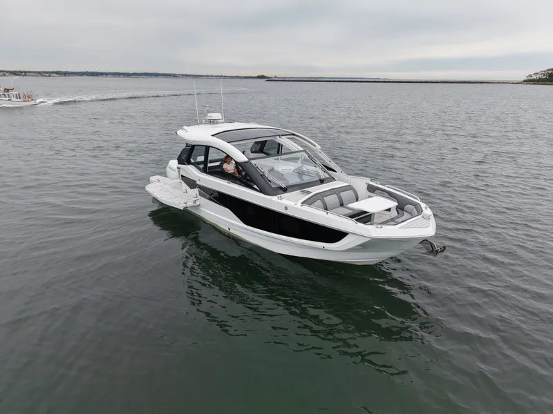 Slide: The Image of Galeon 375 GTO 2025 - 47