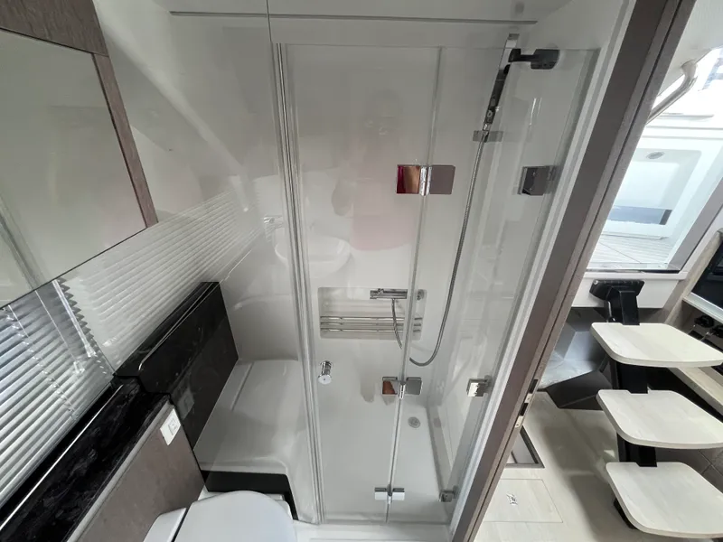 Slide: The Image of Galeon 375 GTO 2025 - 32