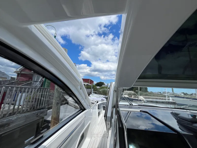 Slide: The Image of Galeon 375 GTO 2025 - 37