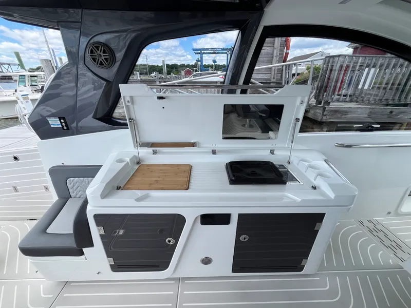 Slide: The Image of Galeon 375 GTO 2025 - 8