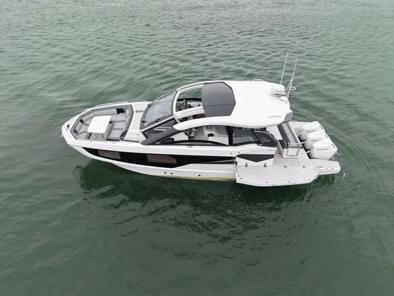 Slide: The Image of Galeon 375 GTO 2025 - 50