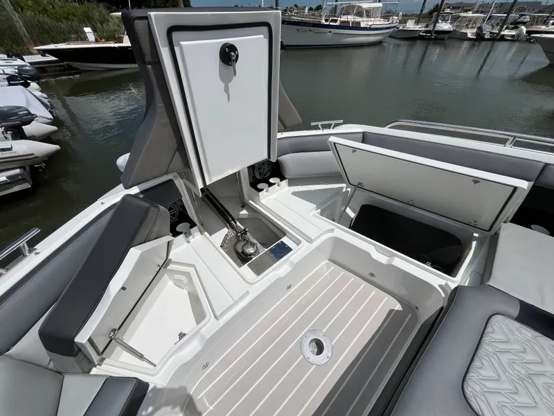 Slide: The Image of Galeon 375 GTO 2025 - 42