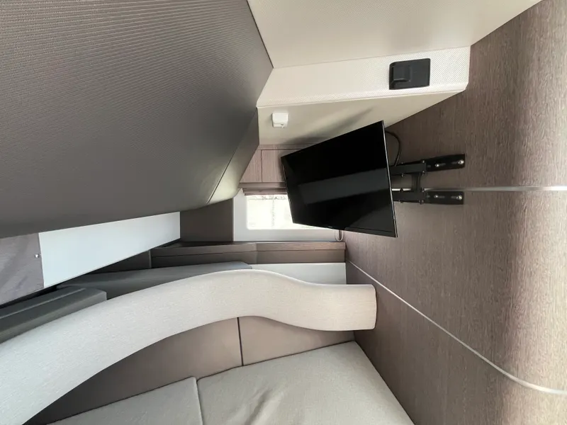 Slide: The Image of Galeon 375 GTO 2025 - 25