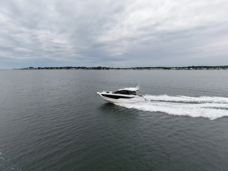 Slide: The Image of Galeon 375 GTO 2025 - 54