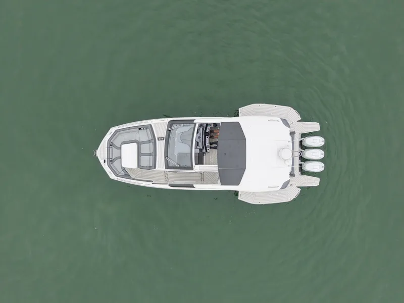 Slide: The Image of Galeon 375 GTO 2025 - 51