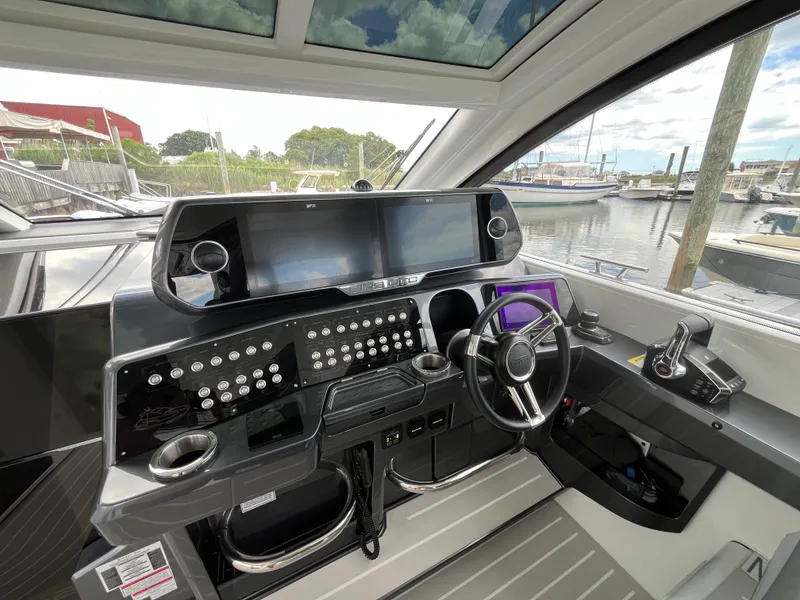 Slide: The Image of Galeon 375 GTO 2025 - 15