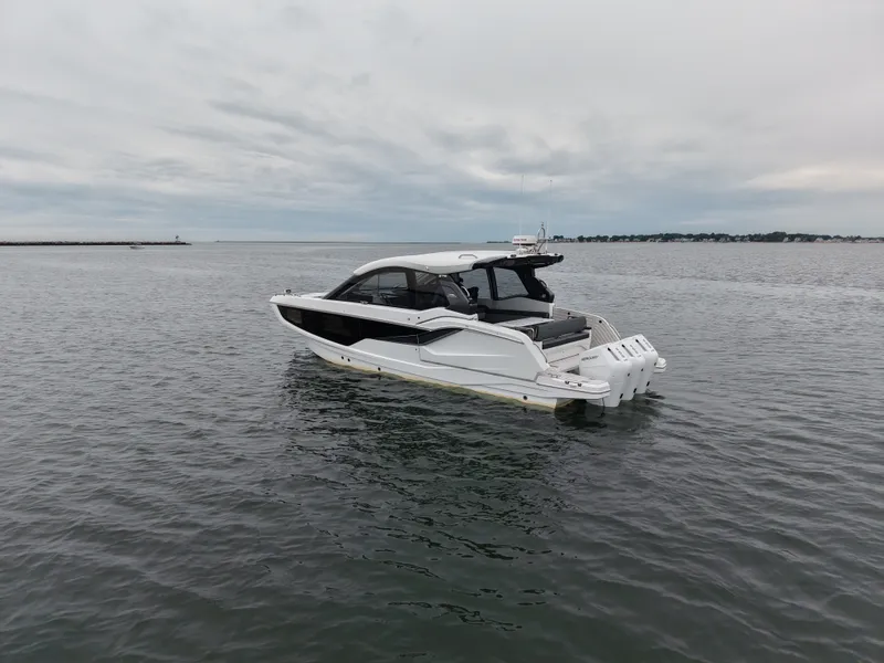 Slide: The Image of Galeon 375 GTO 2025 - 7