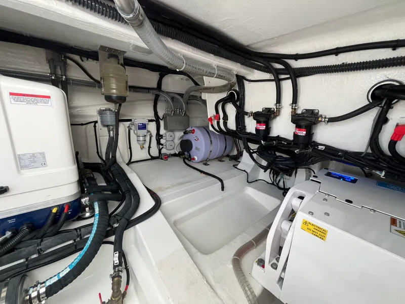 Slide: The Image of Galeon 375 GTO 2025 - 50