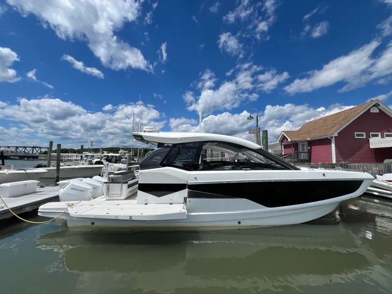 Slide: The Image of Galeon 375 GTO 2025 - 53