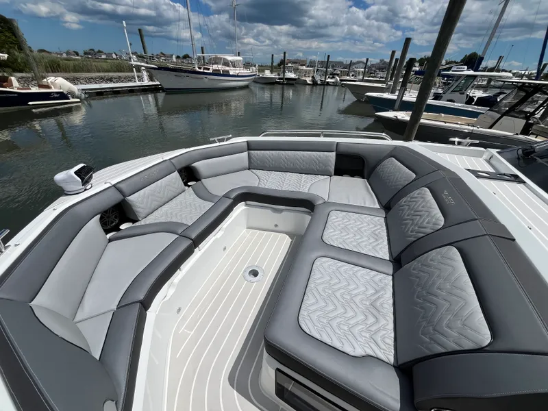 Slide: The Image of Galeon 375 GTO 2025 - 40