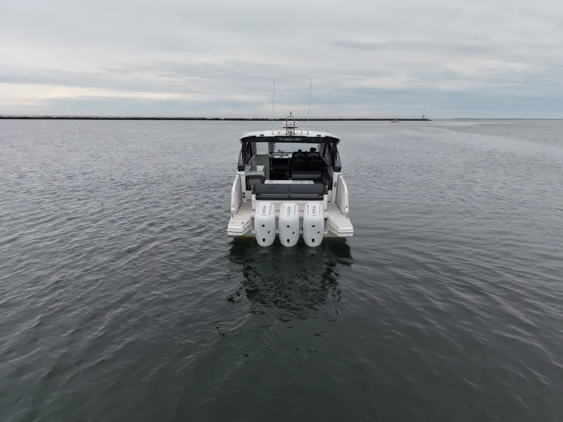 Slide: The Image of Galeon 375 GTO 2025 - 8