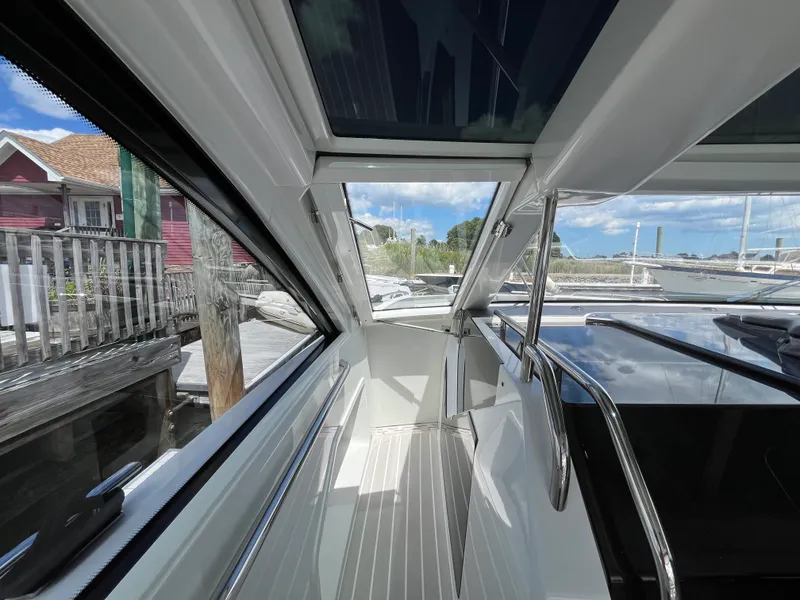 Slide: The Image of Galeon 375 GTO 2025 - 35
