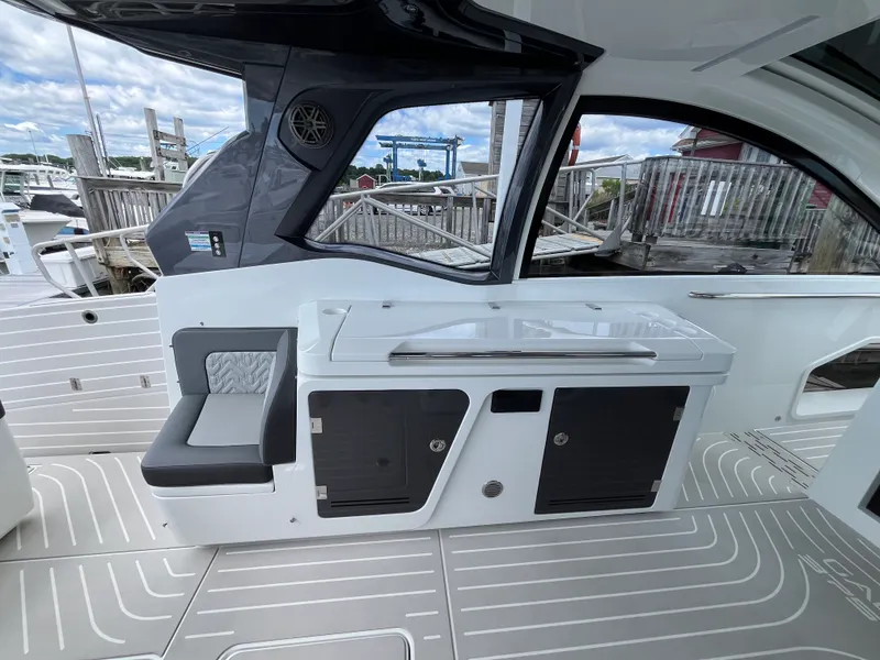 Slide: The Image of Galeon 375 GTO 2025 - 6