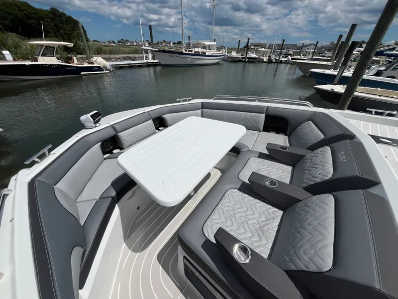 Slide: The Image of Galeon 375 GTO 2025 - 43