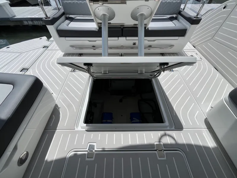Slide: The Image of Galeon 375 GTO 2025 - 45