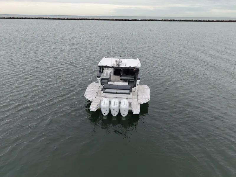 Slide: The Image of Galeon 375 GTO 2025 - 45