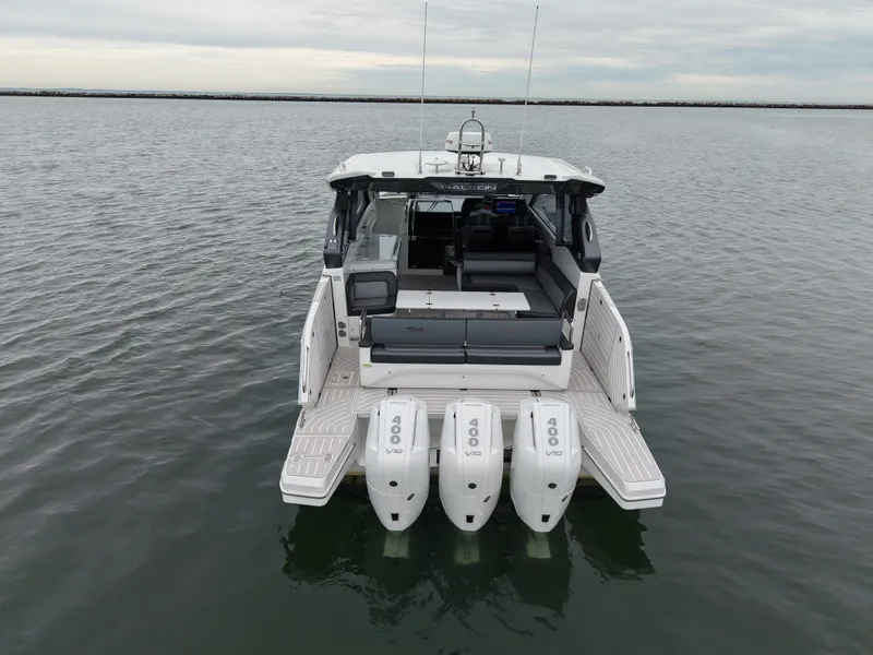 Slide: The Image of Galeon 375 GTO 2025 - 9