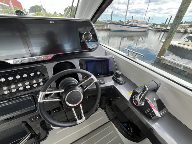 Slide: The Image of Galeon 375 GTO 2025 - 18
