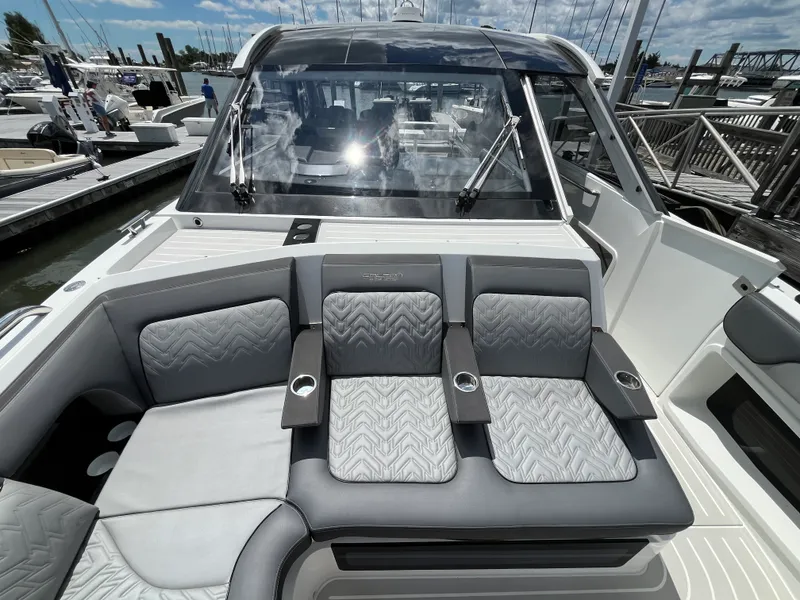 Slide: The Image of Galeon 375 GTO 2025 - 41