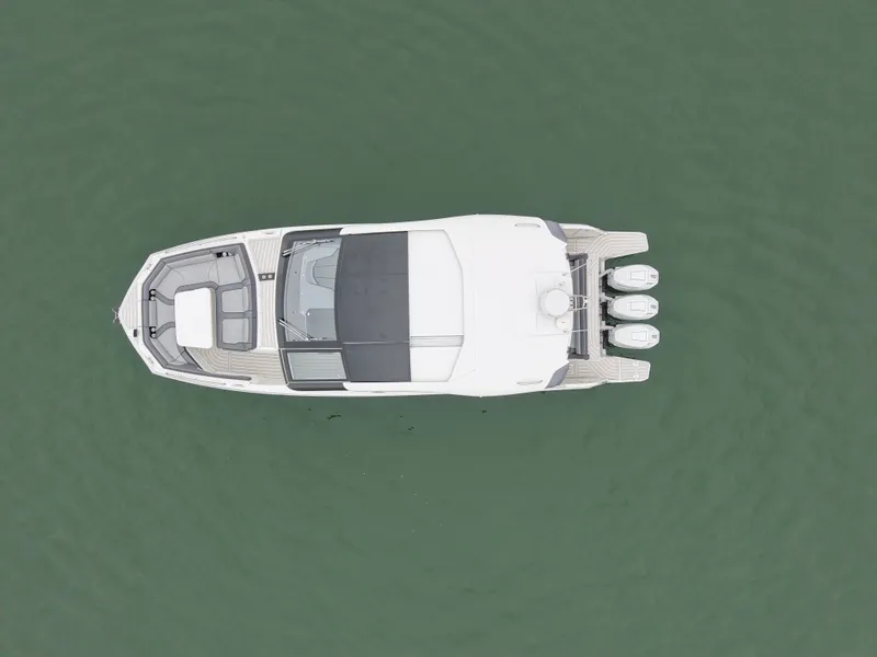 Slide: The Image of Galeon 375 GTO 2025 - 52