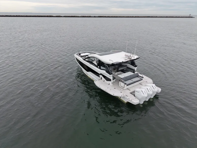 Slide: The Image of Galeon 375 GTO 2025 - 44