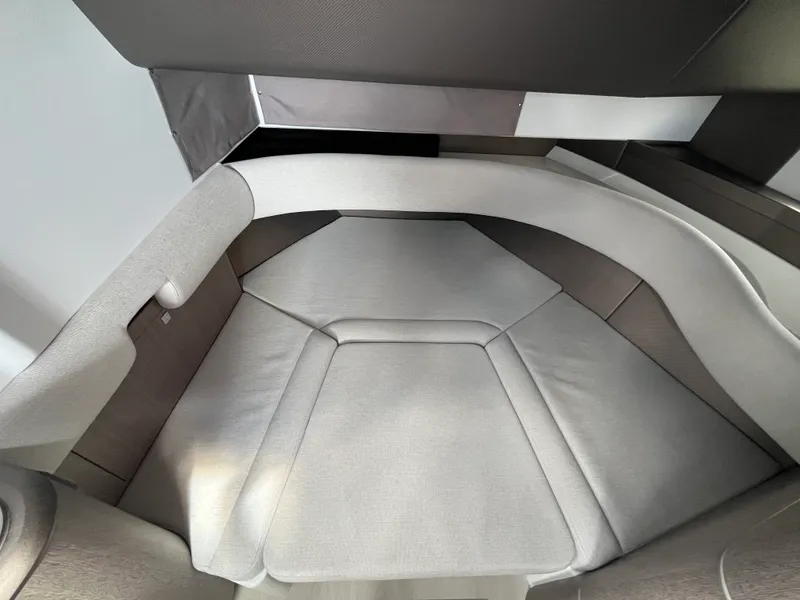 Slide: The Image of Galeon 375 GTO 2025 - 24
