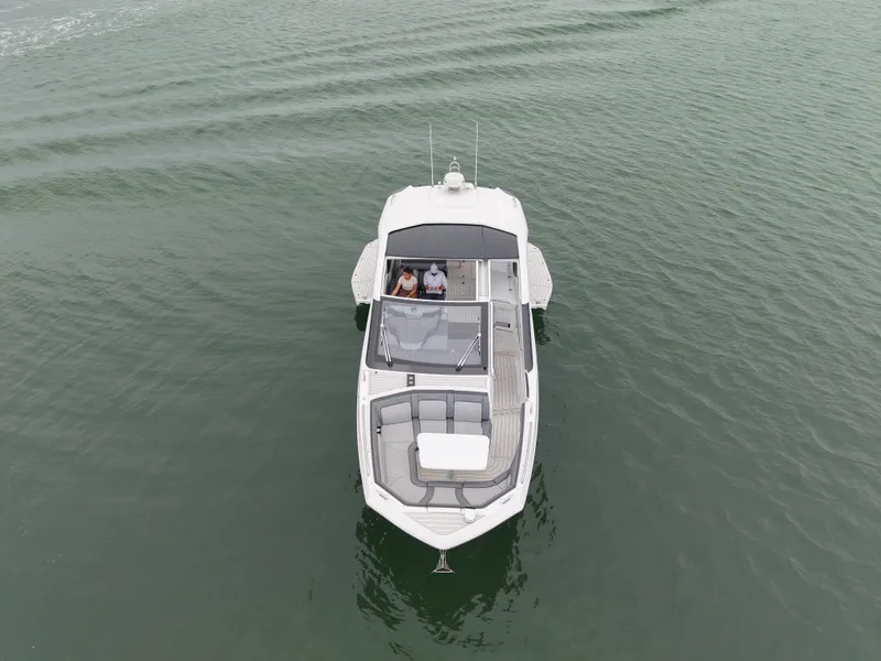 Slide: The Image of Galeon 375 GTO 2025 - 48
