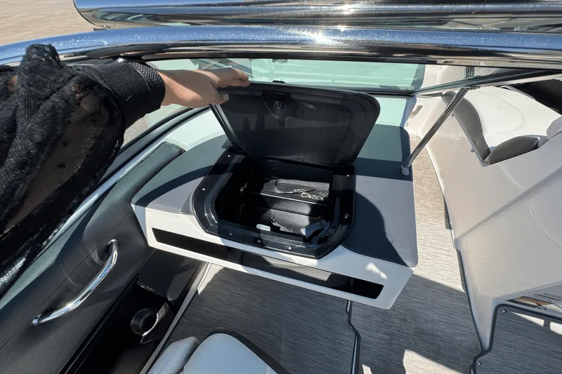 Slide: The Image of Regal 2300 BOW RIDER 2018 - 16