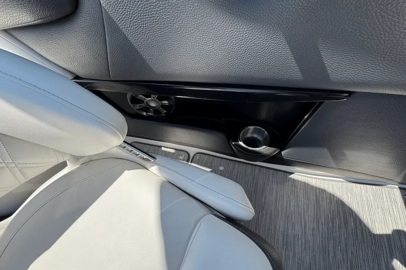 Slide: The Image of Regal 2300 BOW RIDER 2018 - 17